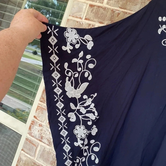 Monoreno Black Oversized Embroidered Boho Handkerchief Sleeve Blouse - Picture 2 of 10